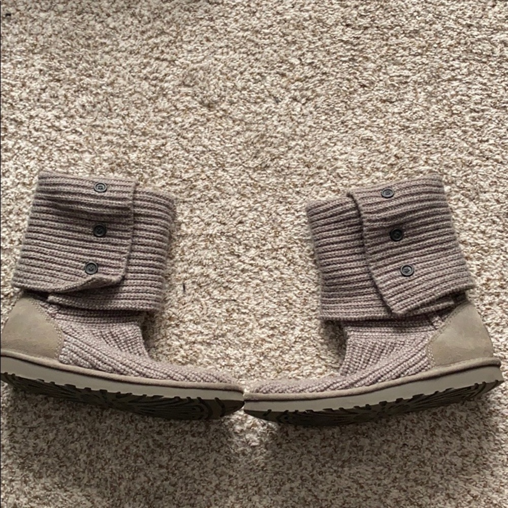 Knitted uggs